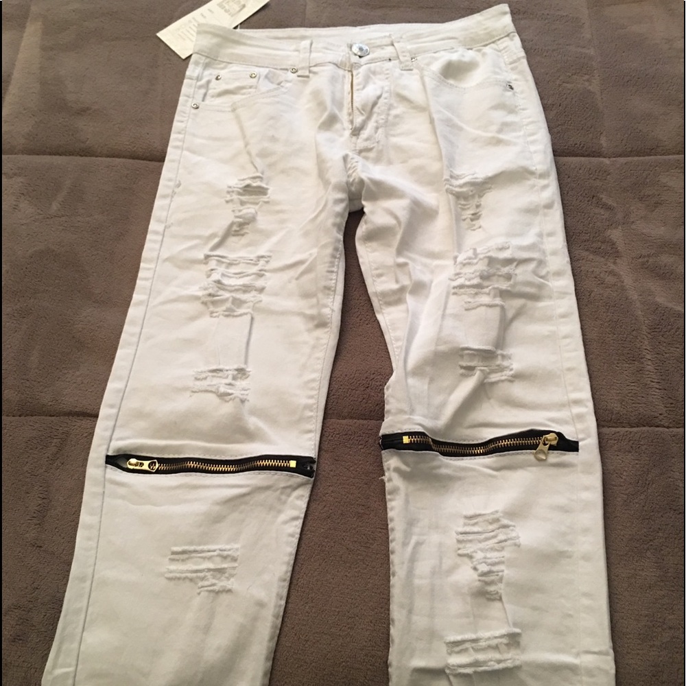 White distressed jeans